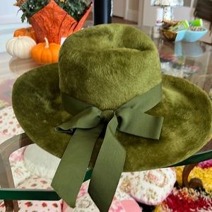Darcel exclusive vintage 1970s green velvet floppy hat